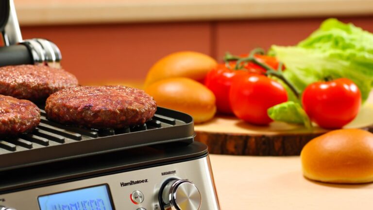 cook burgers on grill